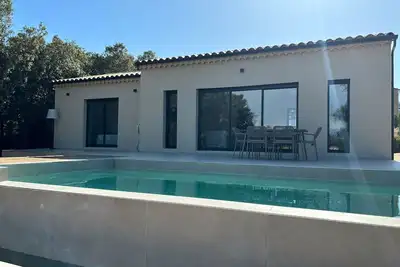 Image de Villa provençale piscine privée. Animaux de compagnie acceptés!