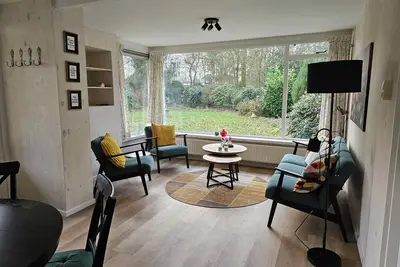 Image de Cozy bungalow with large, fenced garden in natural surroundings