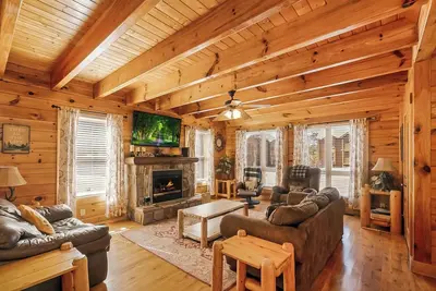 Image de Center of Attention is a cabin that offers a great experience in the smokies!