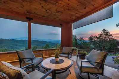 Image de Sky High View provides nothing short of an astonishing cabin experience.