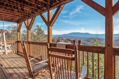 Image de Sweet Slice of Heaven is a warm and inviting two-bedroom cabin