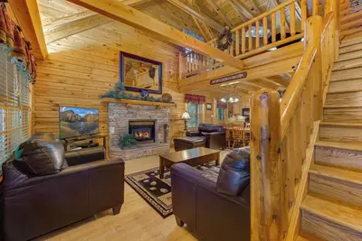 Image de Smoky Mountain Serenity Awaits - Your Dream Log Cabin Escape
