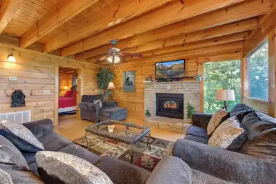 Image de Beverly's Bearadise is a spacious 4 bedroom cabin nestled in Starr Crest Resort