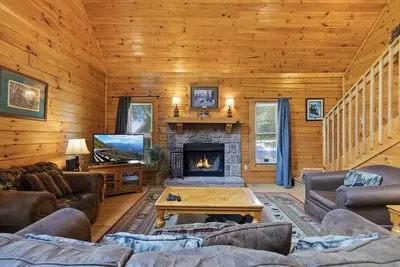 Image de Three bears is a charming three-bedroom cabin located in Sevierville.