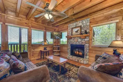 Image de Come stay at A Smoky Mountain Hide-A-Way for amazing views!