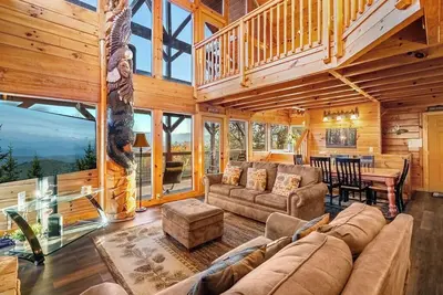 Image de Eagle's View Lodge is a luxurious 4 bedroom cabin located in Starr Crest Resort
