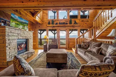 Image de Lookout Lodge offers a breathtaking view of the Great Smoky Mountains!