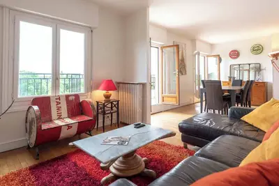 Image de Peaceful 6 Person Retreat Overlooking the Forest