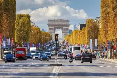 Image de Luxury 5-Bedroom Apartment with Eiffel View-Perfect for Families-Champs-Élysées