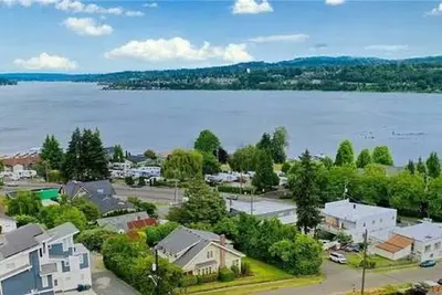 Image de White Serenity w/Water View: Spacious 4br+ Bonus Rm/3ba by Seattle/Renton/Seatac