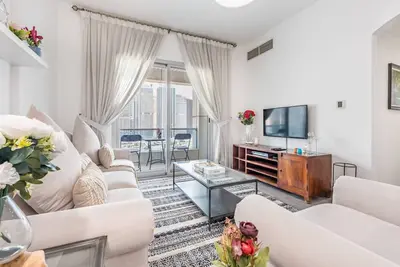 Image de Metro-Accessible 2br, Easy Reach to Marina Mall and Jbr Beach