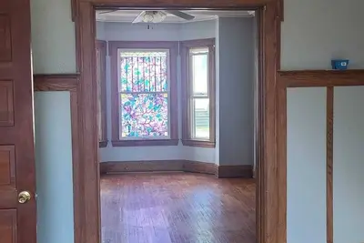 Image de Home with 3 bedroom bath and 1 off-street parking, near the park circle Watertown
