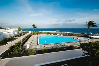 Image de Maison de Vacances 'Caleta Campos Bungalows' avec Vue sur la Mer, Piscine Commune et Wi-Fi