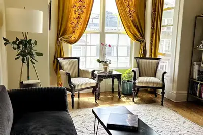 Image de Master Bedroom with Garden View and Private Bath