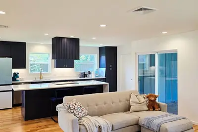 Image de DwellHaus: Xtended stay, 3b, 2. 5Ba, big yard, dog friendly, quiet cul-du-sac