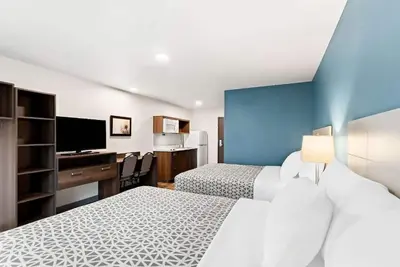 Image de 2 Kitchen-Equipped Units in Commerce City – 15 Min to Central Denver Attractions