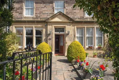 Image de A spacious, imposing, elegant Victorian property with unbeatable sea and golf views