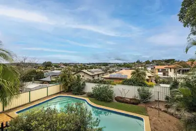 Image de 4br Retreat with Pool & Scenic High Steps View