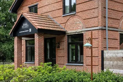 Image de Comfortabele groepswoning voor 8 met ruime tuin