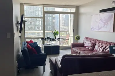 Image de 2-bdr 1 bath downtown luxury condo, free parking sleeps 6