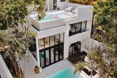 Image de 3-Bd Luxury Villa with 2 Pools and Patio