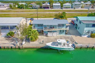 Image de 3 bedroom 2 bath home located on Summerland Key airstrip with great boating.