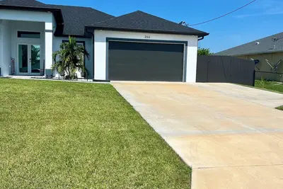 Image de Modern & Private Apartment with Kitchen in Lehigh Acres – Independent Entry