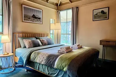 Image de Emberpine Cottage 2(1Queen+2Twins)Spa & WoodStove