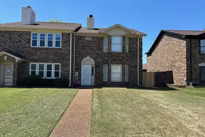 Image de Charming 2-bedroom corporate townhome in pleasant Madison.