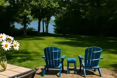 Image de A Waterfront Retreat in Limestone Home and Coach House on Amherst Island