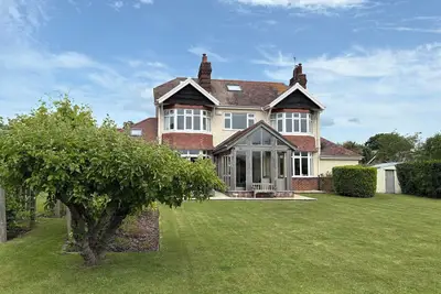 Image de Coastal Family Escape with Castle Views