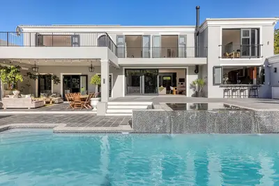 Image de Luxury 5-Bedroom Villa in Upper Constantia