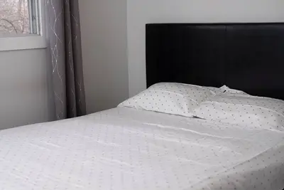 Image de Riverside Haven:Private Room Steps from Bow River