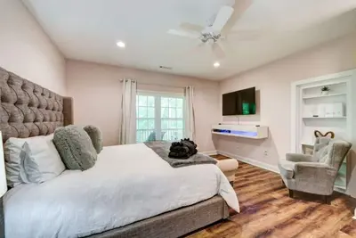 Image de 3-bedroom/2 bath house in serene Blue Ridge. Nestled in the tress. Peace awaits