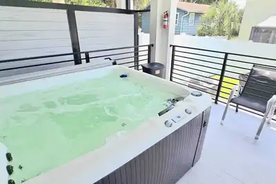 Image de #3 St Joseph Home with Jacuzzi