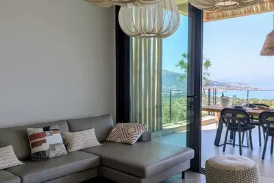 Image de Villa d’Exception avec piscine à Corbara proche l'Île-Rousse, vue incroyable