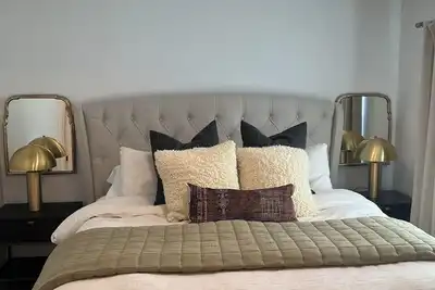 Image de 3-bedroom 6 bed townhome in fantastic Mountain Green with Ac fully finished