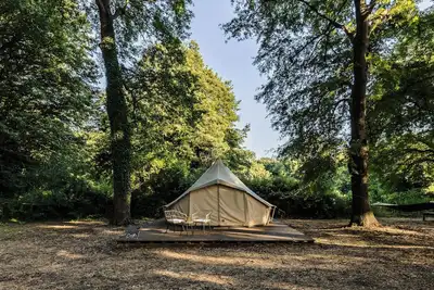 Image de Oak glamping relax, Cautha cushy tent romantic and stylish, in a magical forest