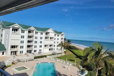 Image de 2-bedroom beachfront condo in fabulous Vero Beach with heated pool and gym.