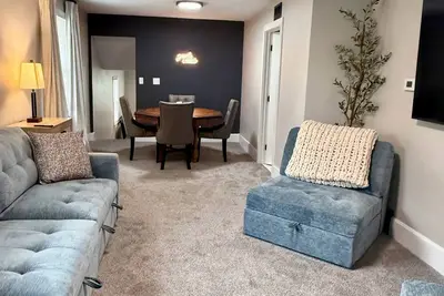Image de Renovated Historic Duplex East Davenport Village