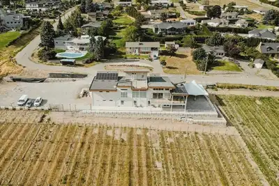 Image de A Modern Organic Vineyard Escape - 3 Bedrooms