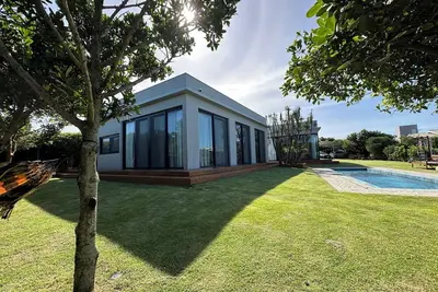 Image de High-End Beach House Facing the Sea