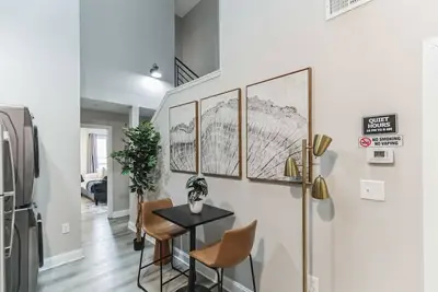 Image de Bi-Level 2b Loft | Old City (4r)