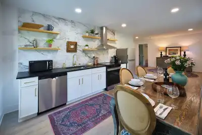 Image de Luxury 1br, Sleeps 4, Walk to stadium/downtown, Full kitchen, W/D