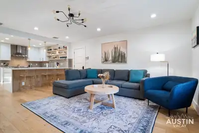 Image de Pet-Friendly Westgate MidMod w Yard, Ev, Firepit, Near Austin Fun & Food!