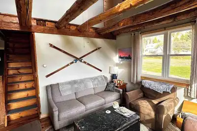 Image de Riverfront Cabin with Burke Mountain Views