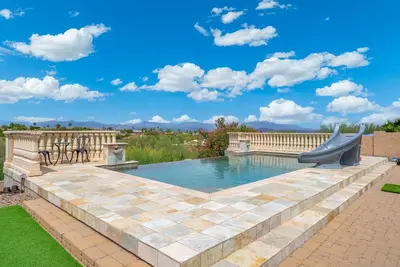 Image de Heated Pool, Waterslide, Mountain Views 3 Bedroom 2 Bathroom Tuscan Home