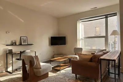 Image de Upscale Apartment Near Lake Michigan