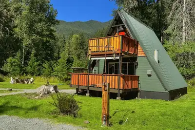 Image de A-Frame @ Entrance to Rainier w/ Hot Tub & WiFi