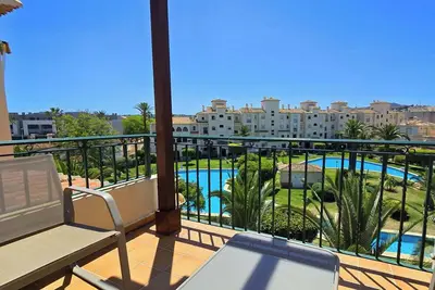 Image de Apartment - Sleeps 4 - Pool - Balcony - Parking